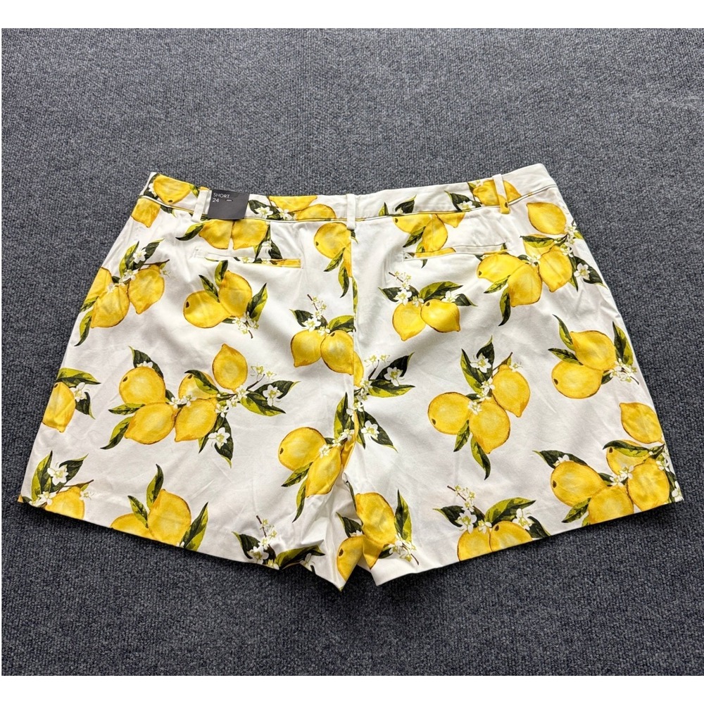 Lane Bryant Lemon Print Shorts Sz 24 White Yellow High Rise Stretch Fruit Preppy - Picture 2 of 13